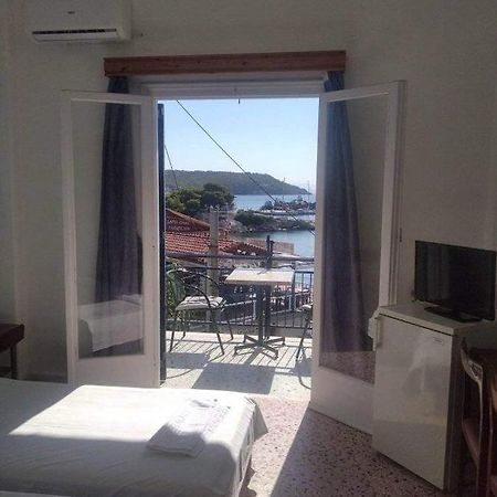 Ammoudia Rooms Agia Marina  Bagian luar foto