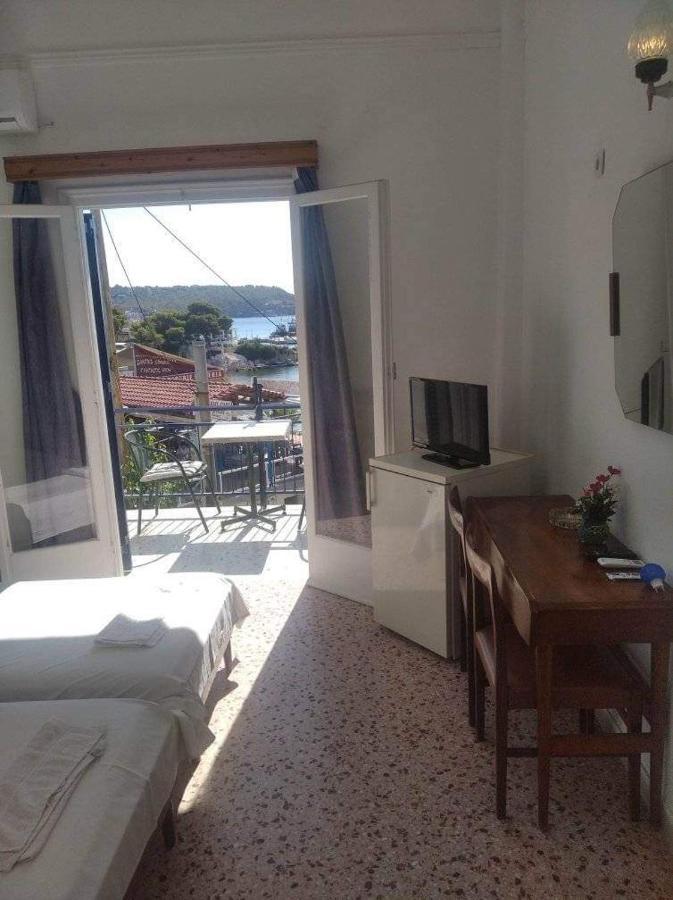 Ammoudia Rooms Agia Marina  Bagian luar foto